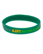 Green silicone medical bracelet showing ‘ALERT! BEE STING ALLERGY’ text for emergency visibility.