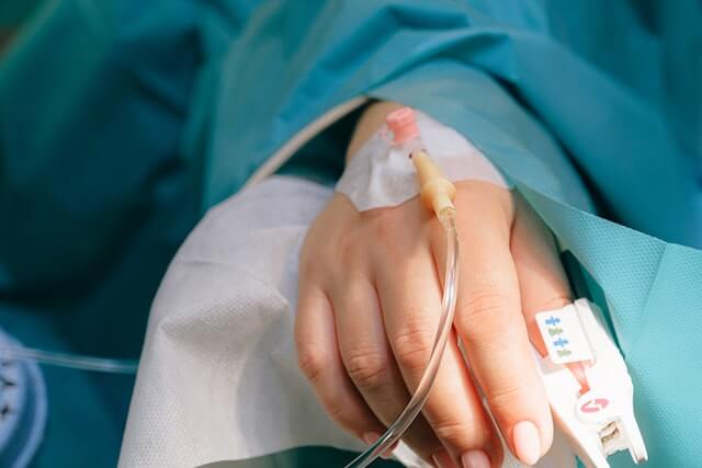 How can I travel with anaphylactic allergies?