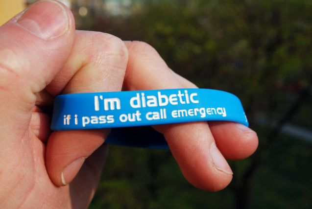 I am diabetic medical alert silicone wristband for diabetes management