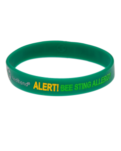 Green silicone medical bracelet showing ‘ALERT! BEE STING ALLERGY’ text for emergency visibility.