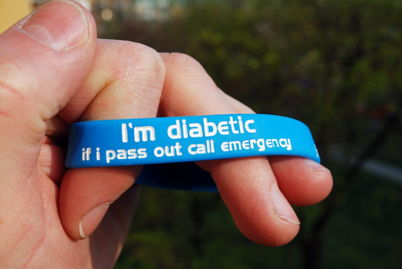 I am diabetic medical alert silicone wristband for diabetes management